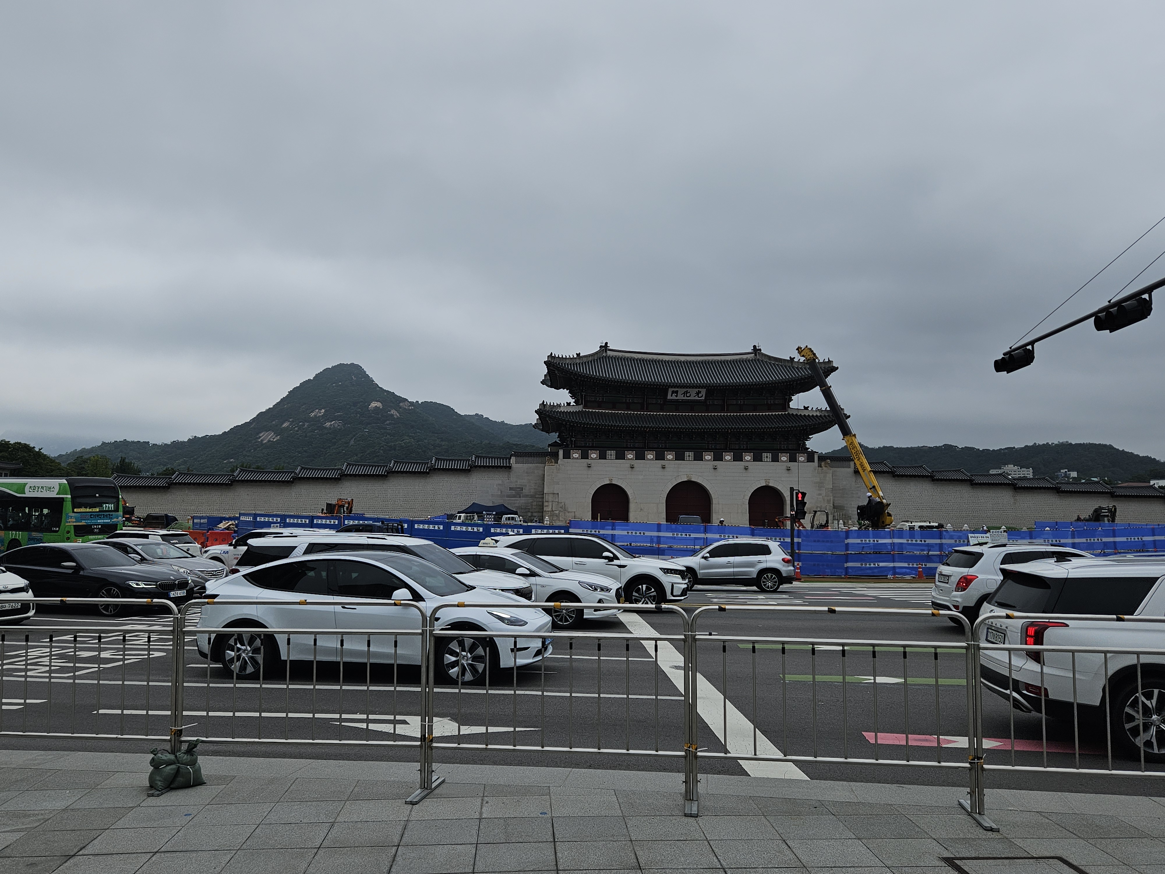 光化門と北岳山