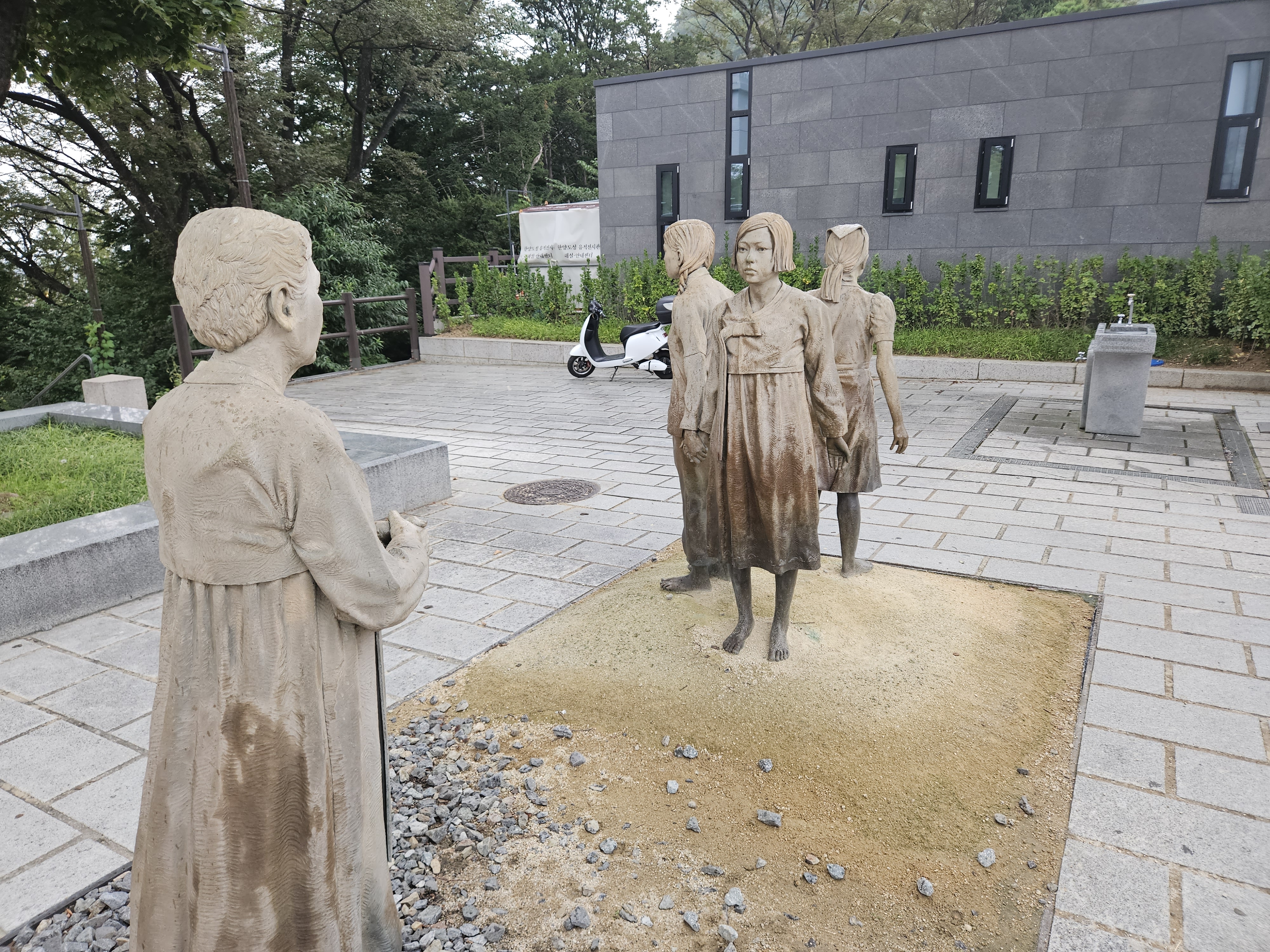 慰安婦の像