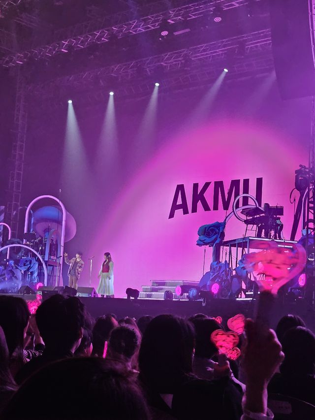 AKMU