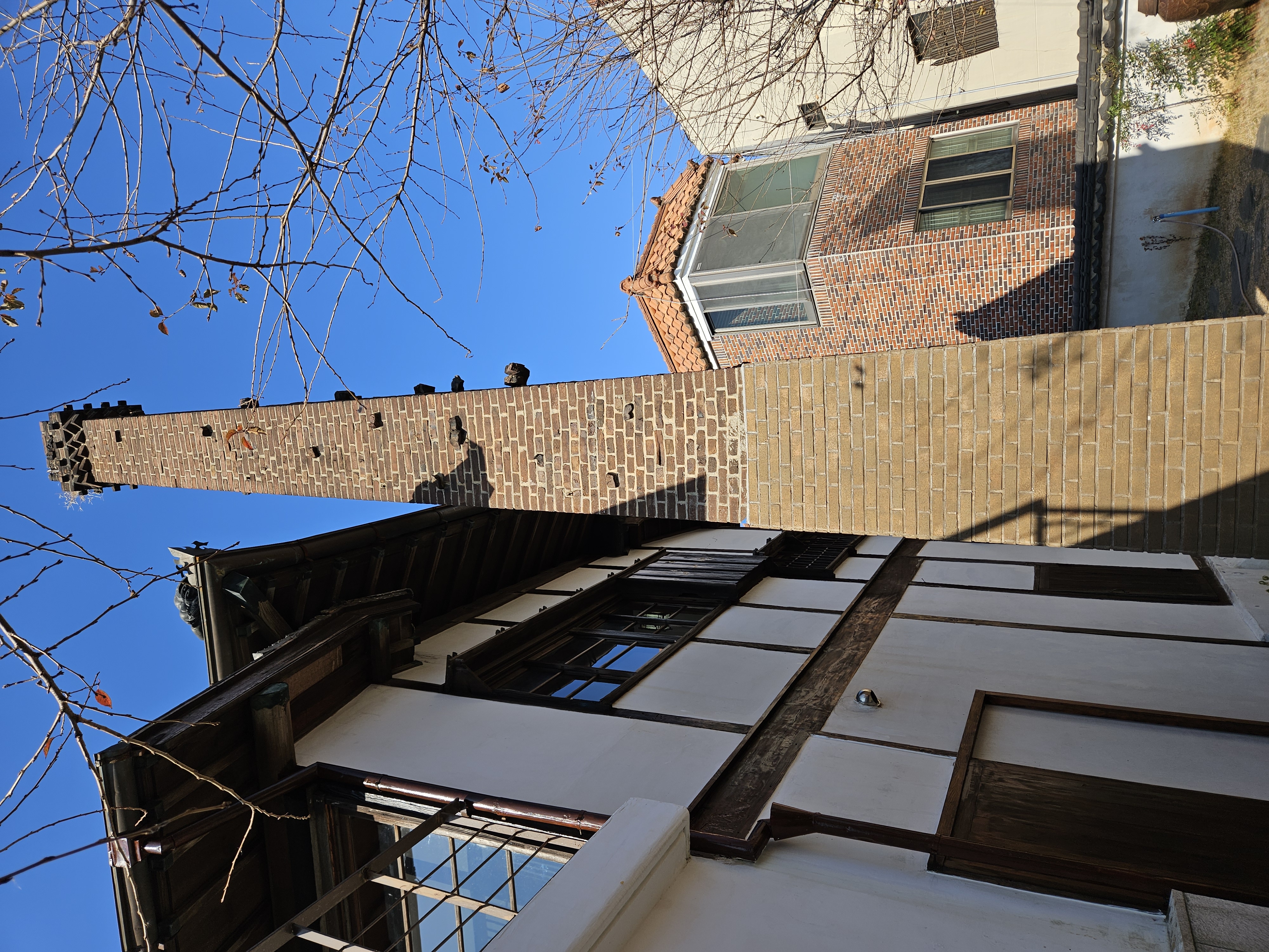 オンドルの煙突かな？