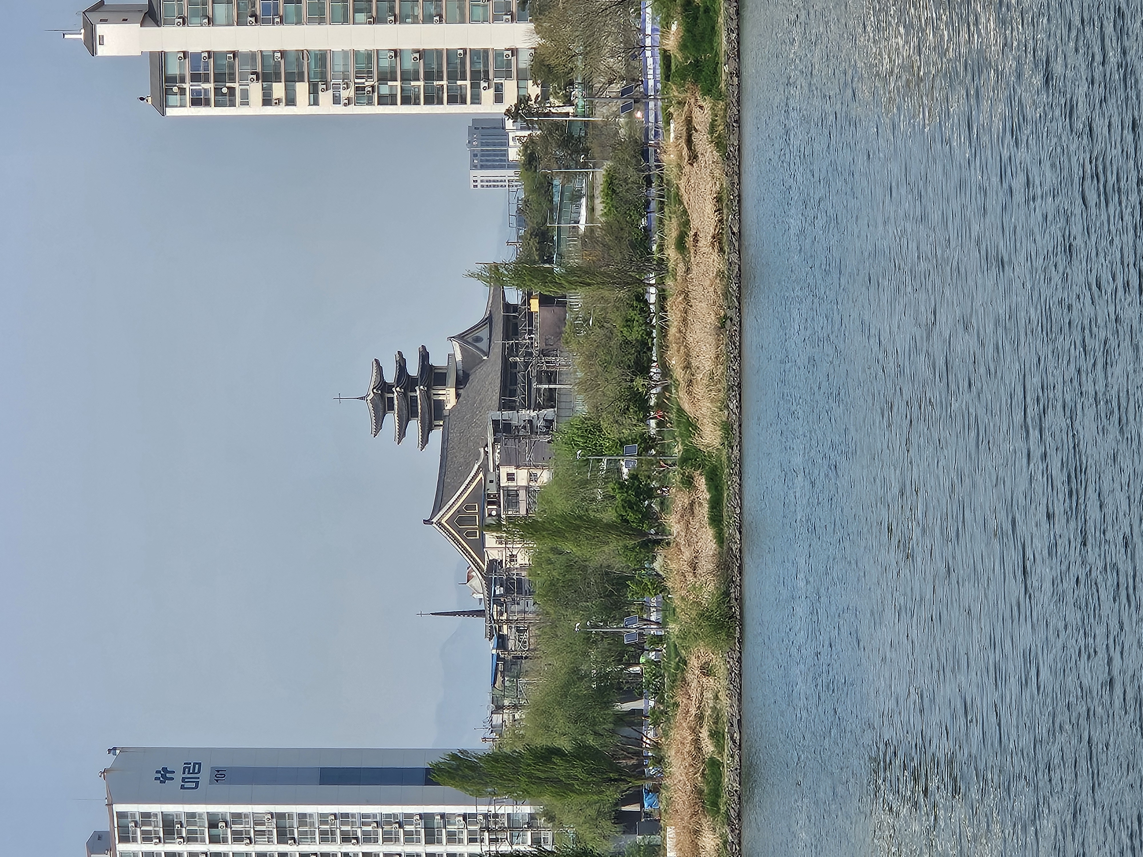 なんだあの建物は