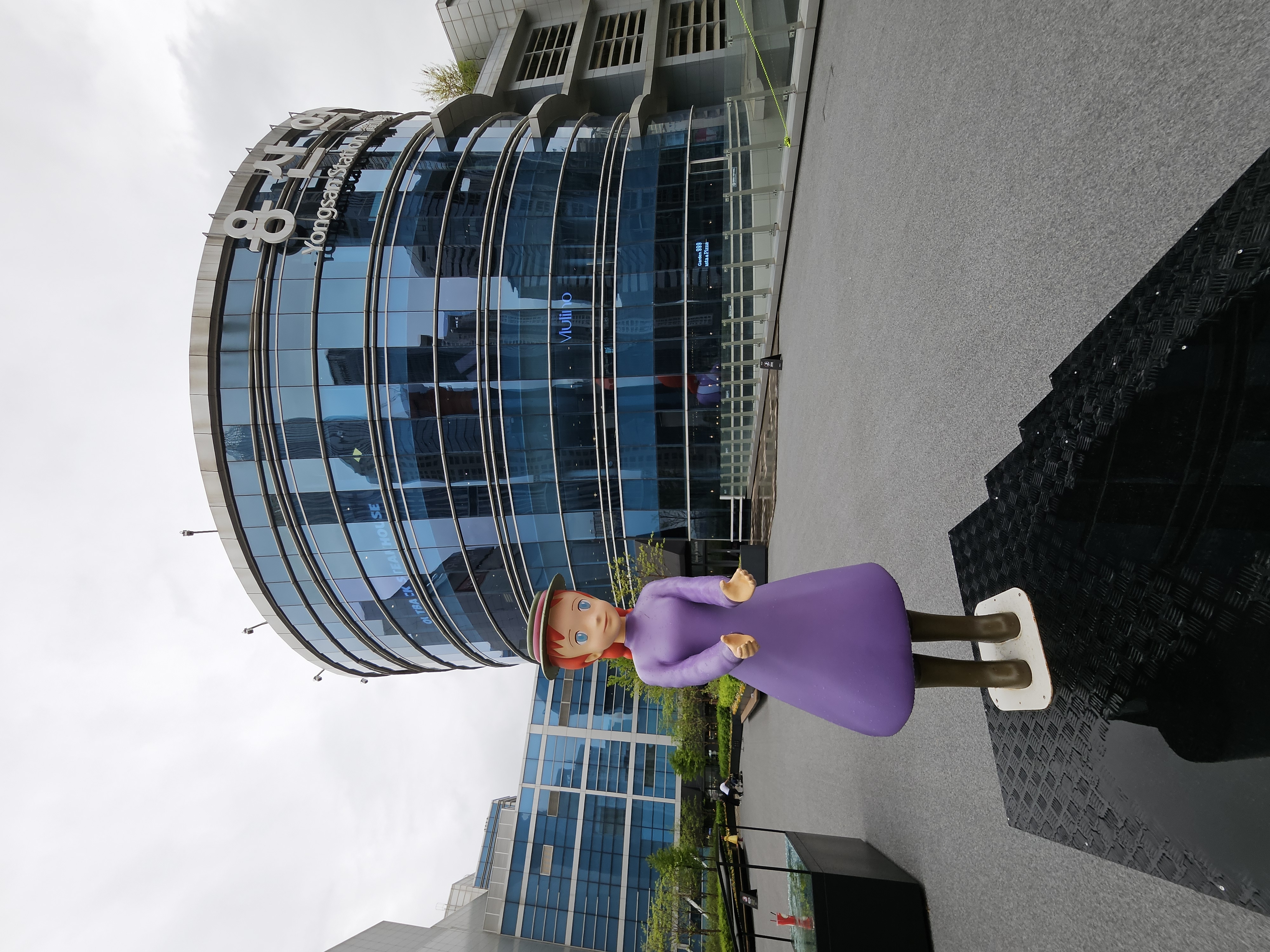 龍山駅のショッピングモール