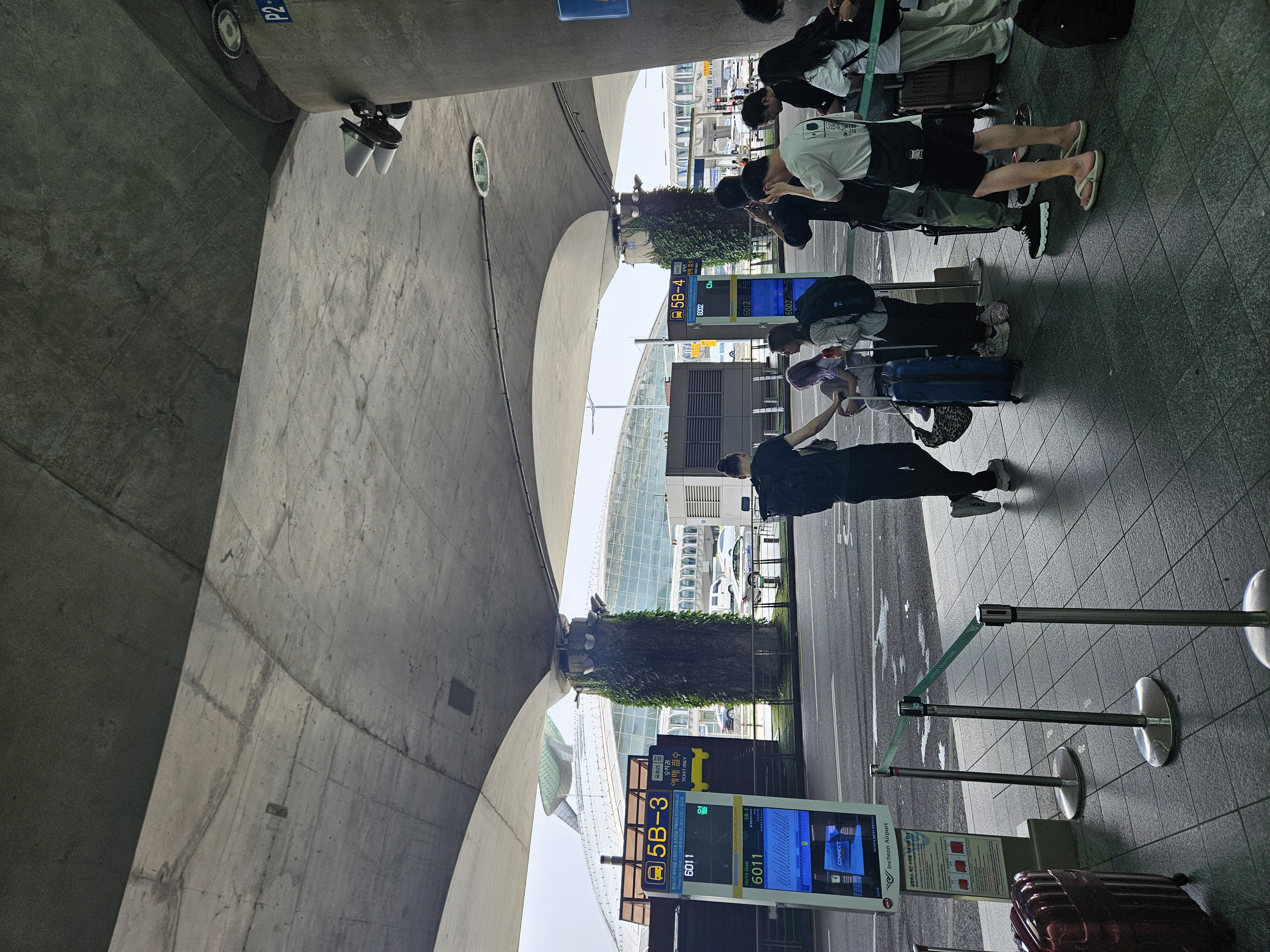 市内へはバスで