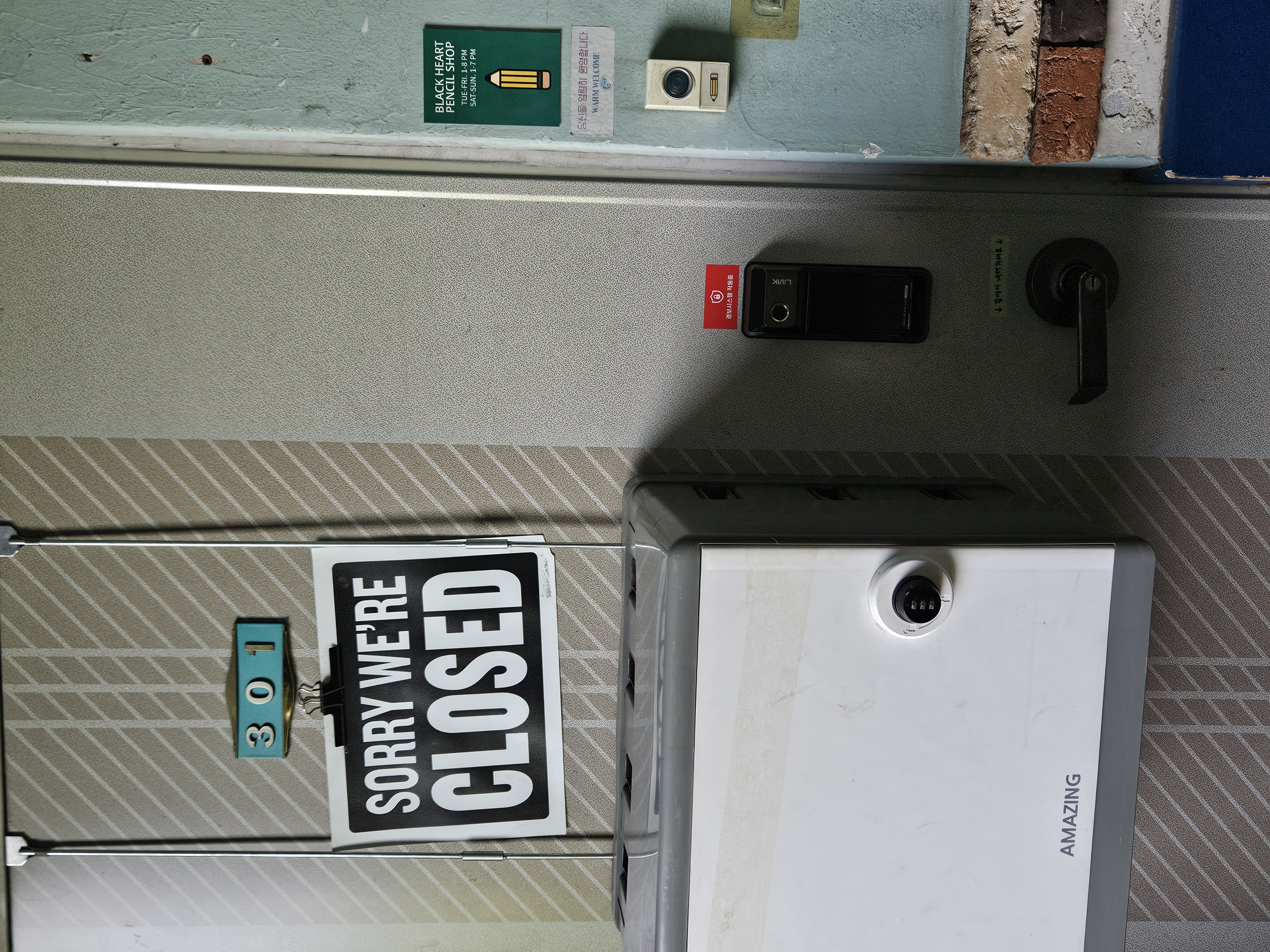 開いてなかった文房具屋