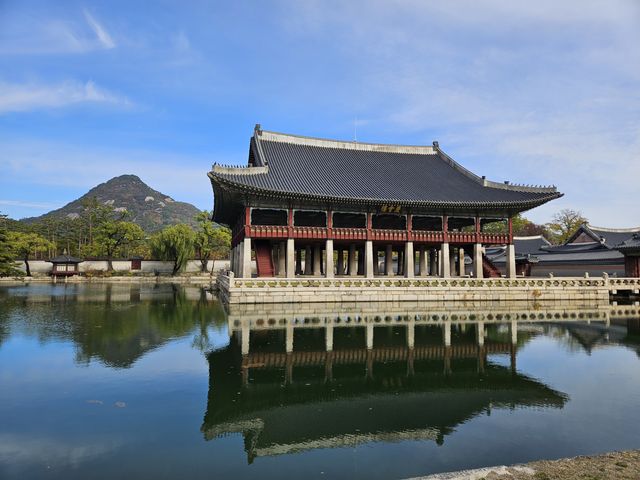 慶会楼と北岳山