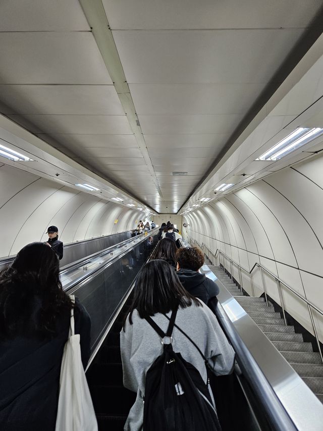 長いエスカレーター