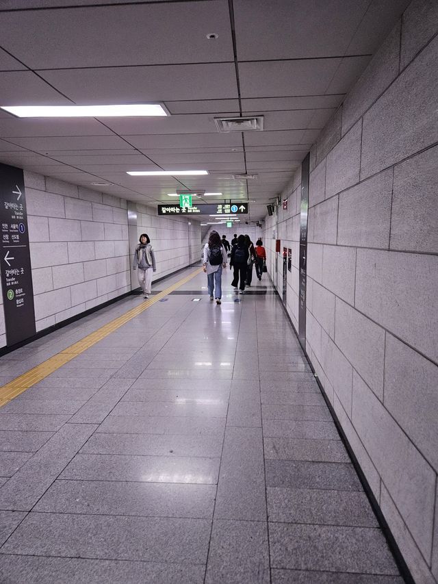 薄暗い乗り換え