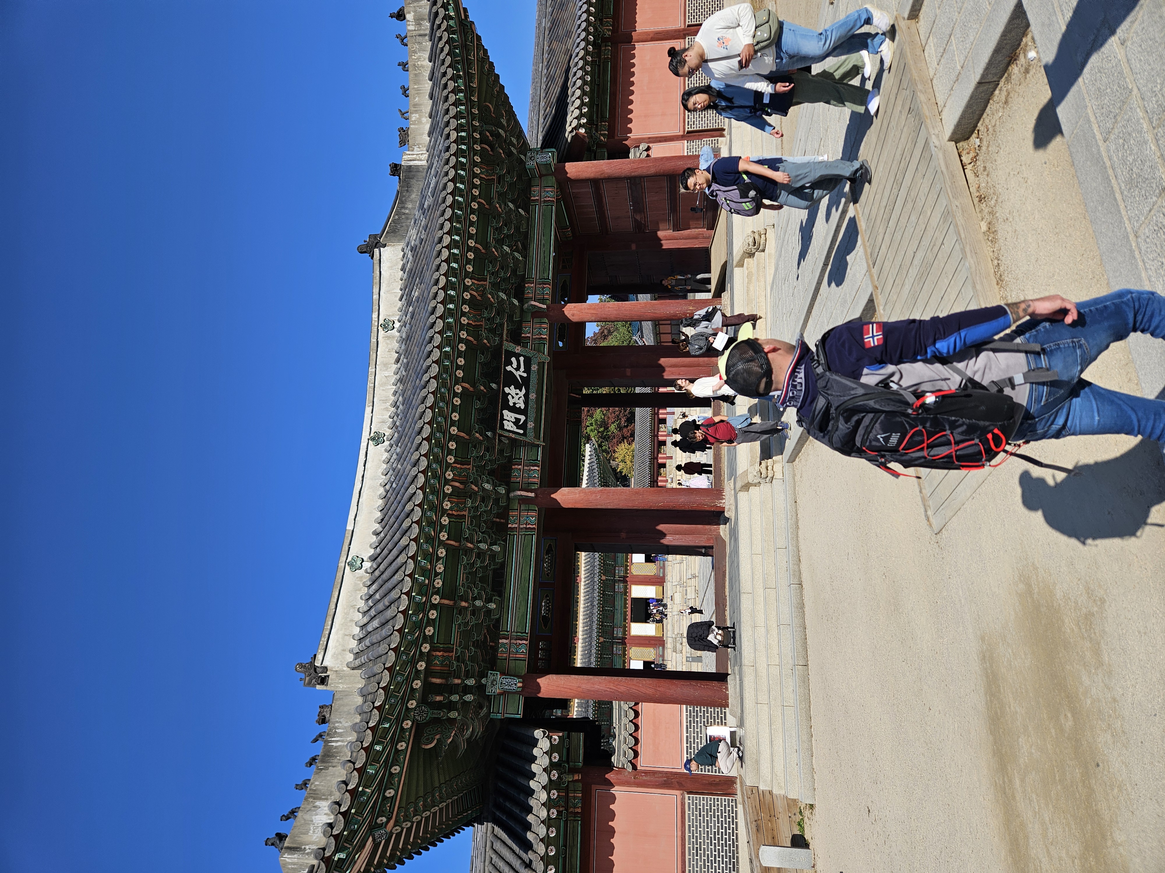 仁政門(인정문)