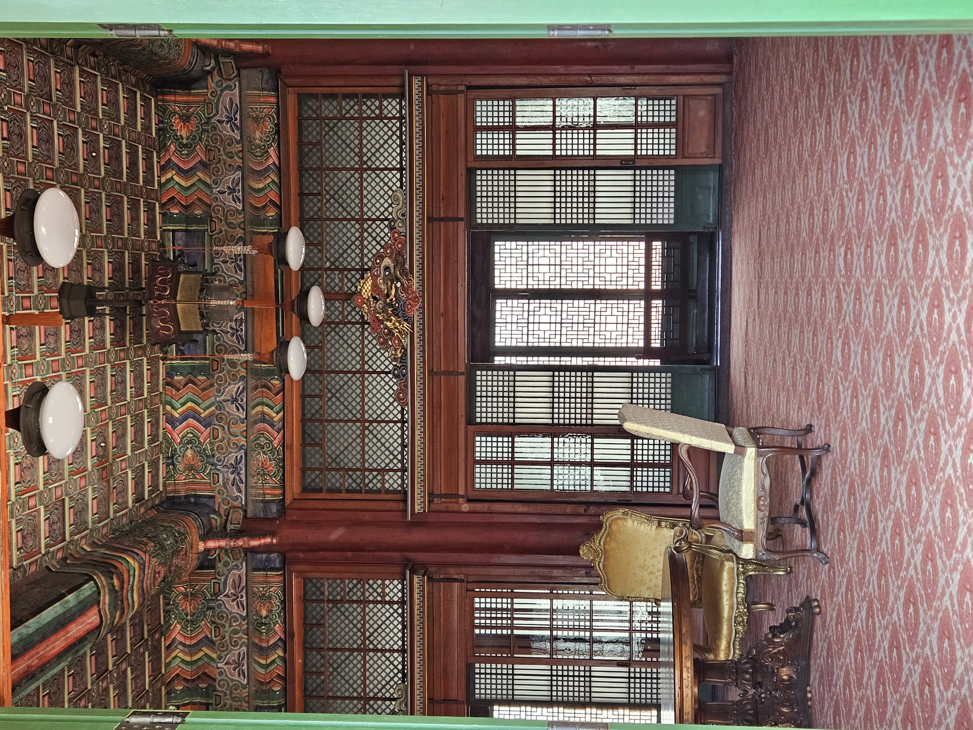 ここも洋風な部屋