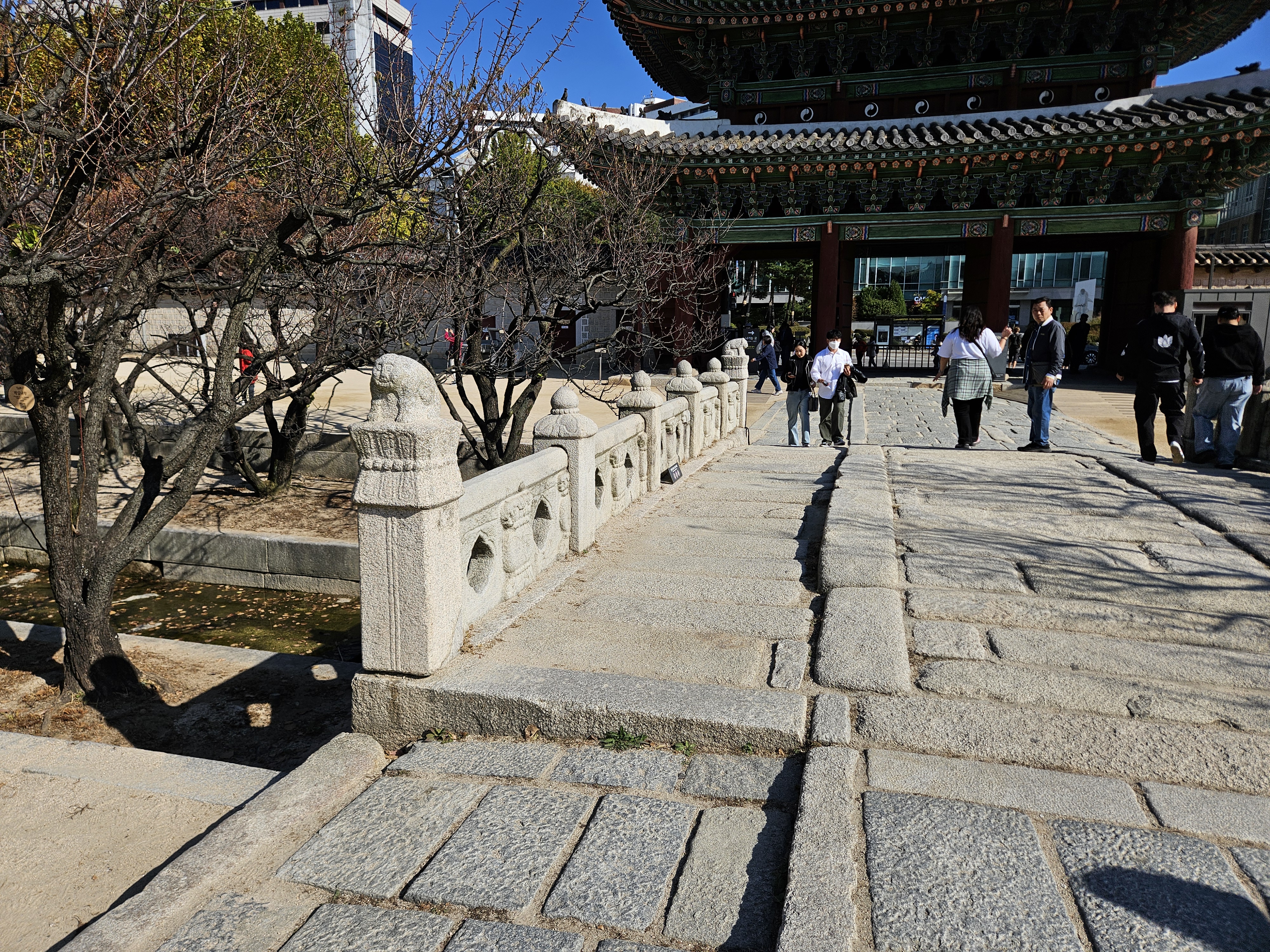 禁川にかかる橋