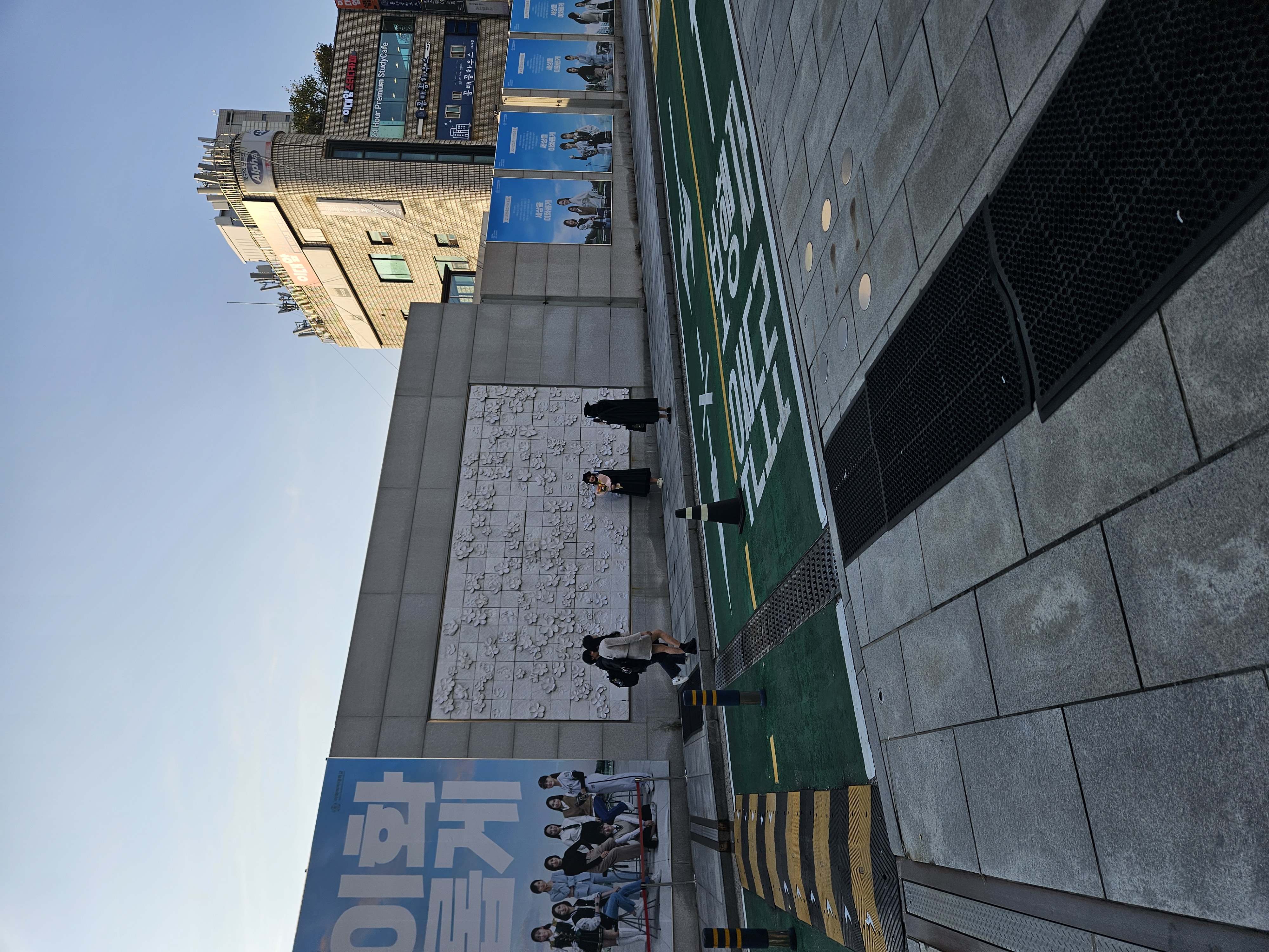 なんか写真撮影してた