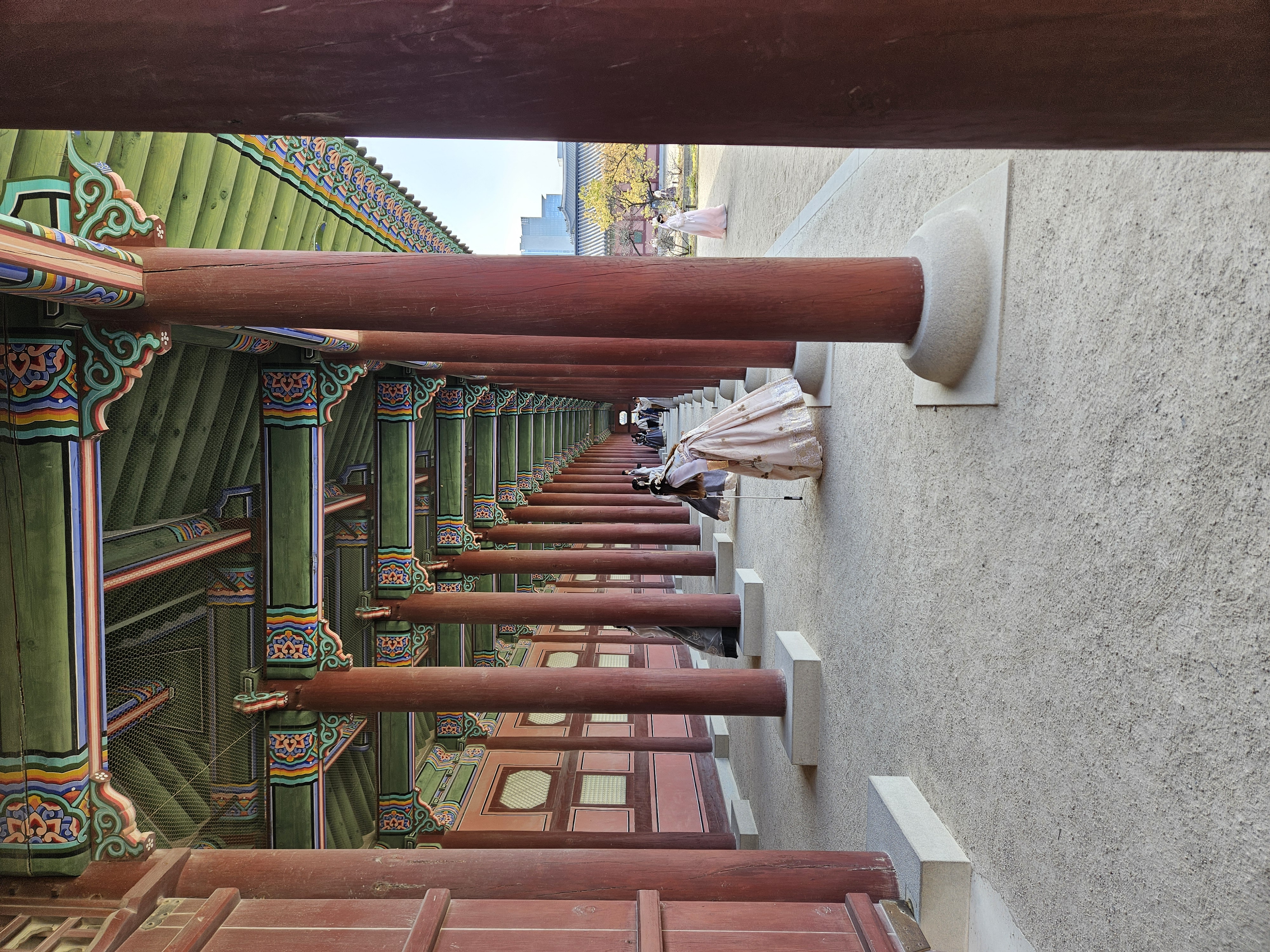 みんなひょっこりして写真撮影