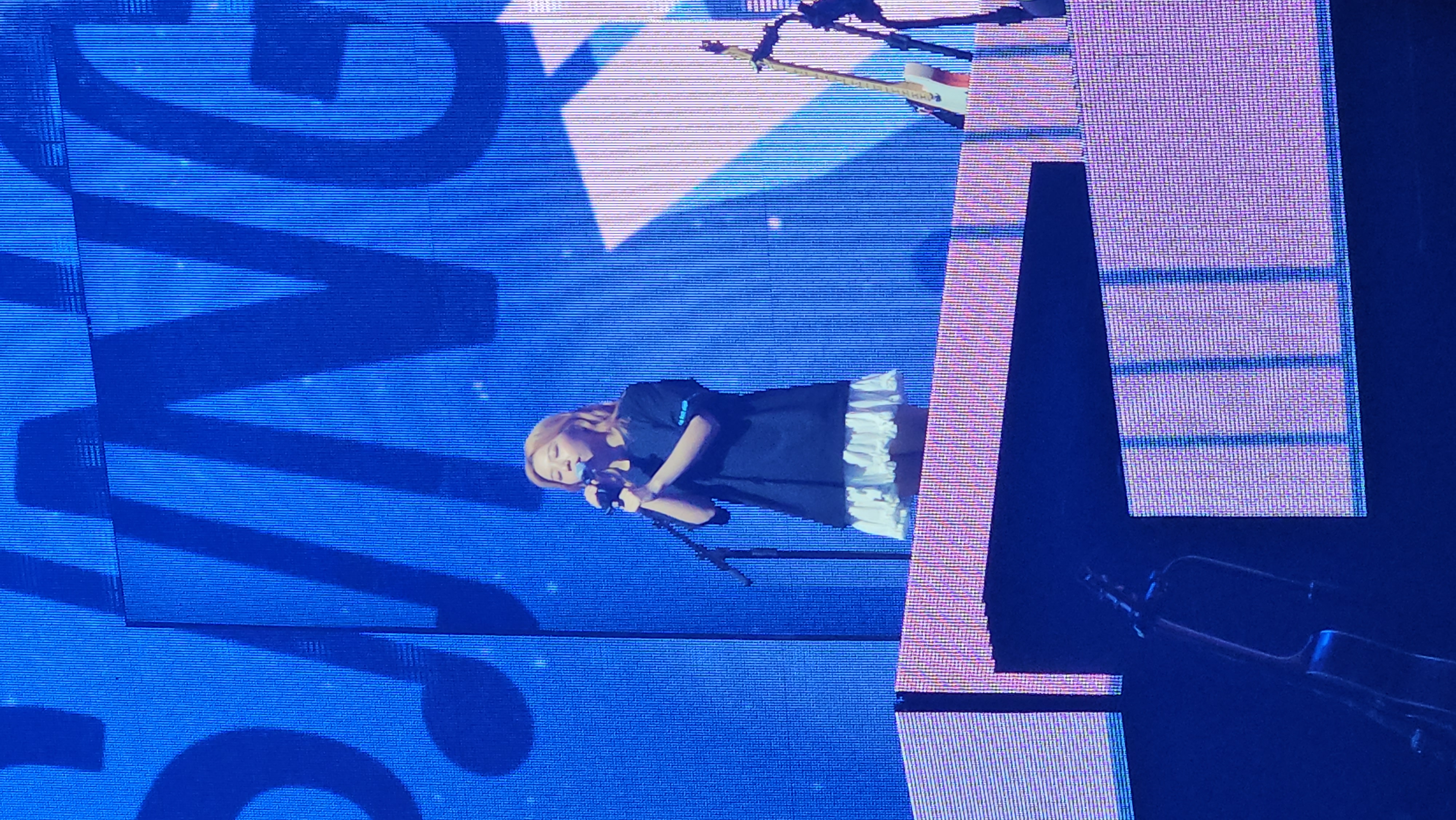 新曲歌うステラジャン