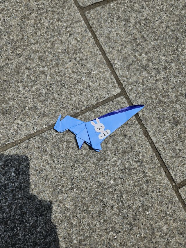 道に落ちてた恐竜