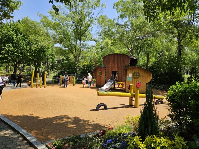 子どもたちが遊んでた